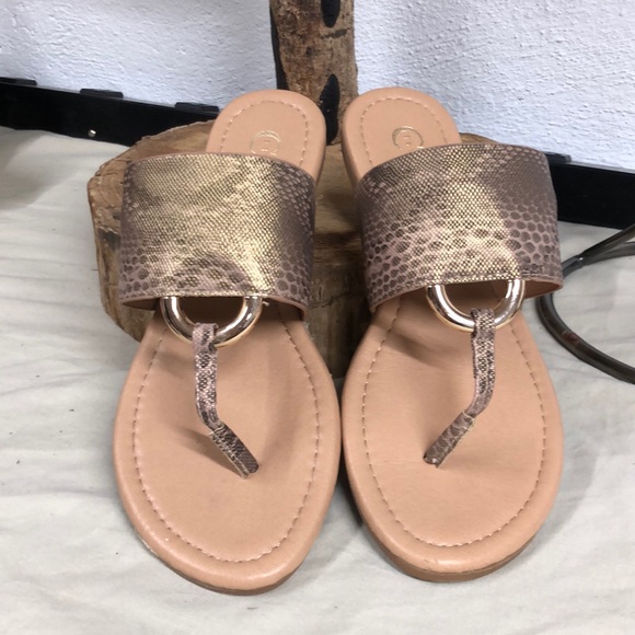 C EST 1946 Thong Sandals - Picture 1 of 5